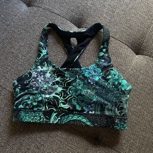 COPY - Lululemon sports bra size 6